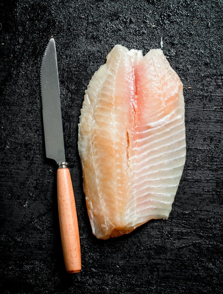 Investissez dans un couteau à poisson de qualité pour une découpe précise