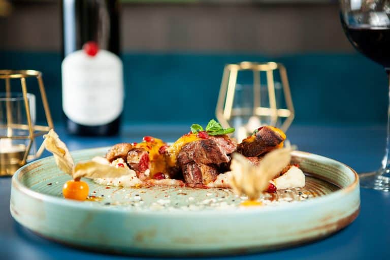Comment créer un menu dégustation autour des truffes noires pour un restaurant éphémère?